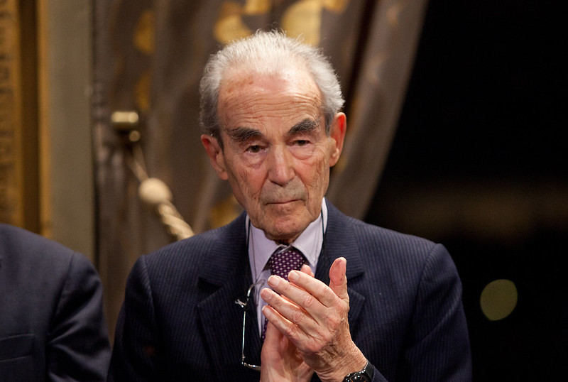 Robert Badinter lors du dîner annuel de la Fédération internationale des ligues des droits de l'homme (FIDH) à l'Hôtel de Ville de Paris, le 8 décembre 2015 (© FIDH / Flickr)